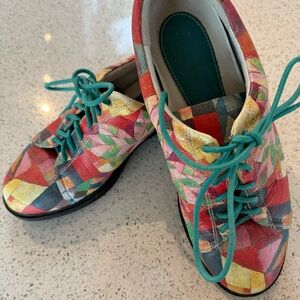 Icon Women’s Golf Shoes using “Paul Klee” art. 
Size 8.